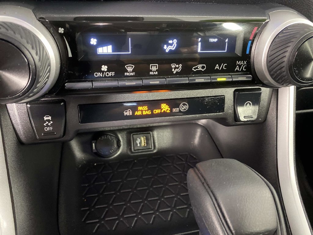 Used 2024 Toyota RAV4 LE AWD/4WD image 21