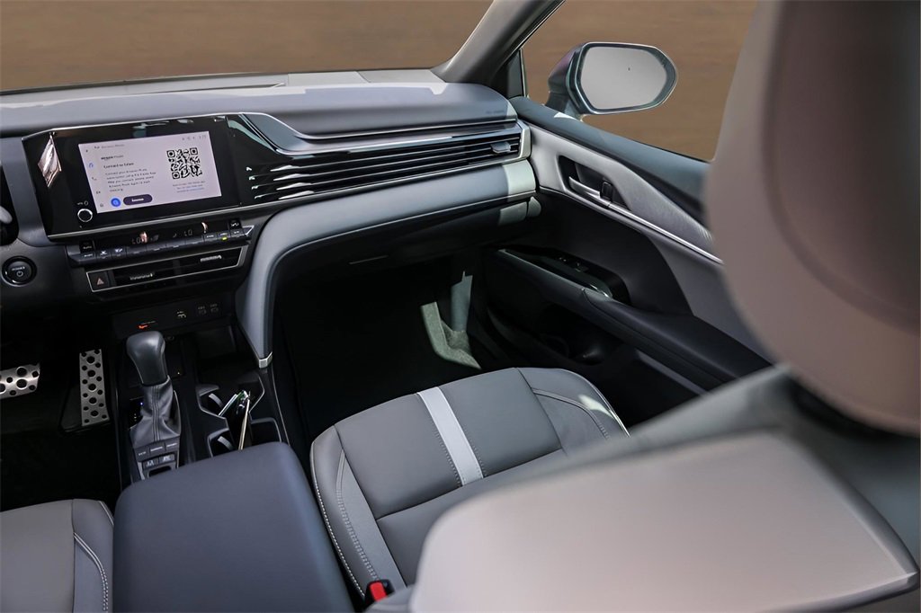 Used 2025 Toyota Camry SE w/ Convenience Package image 28