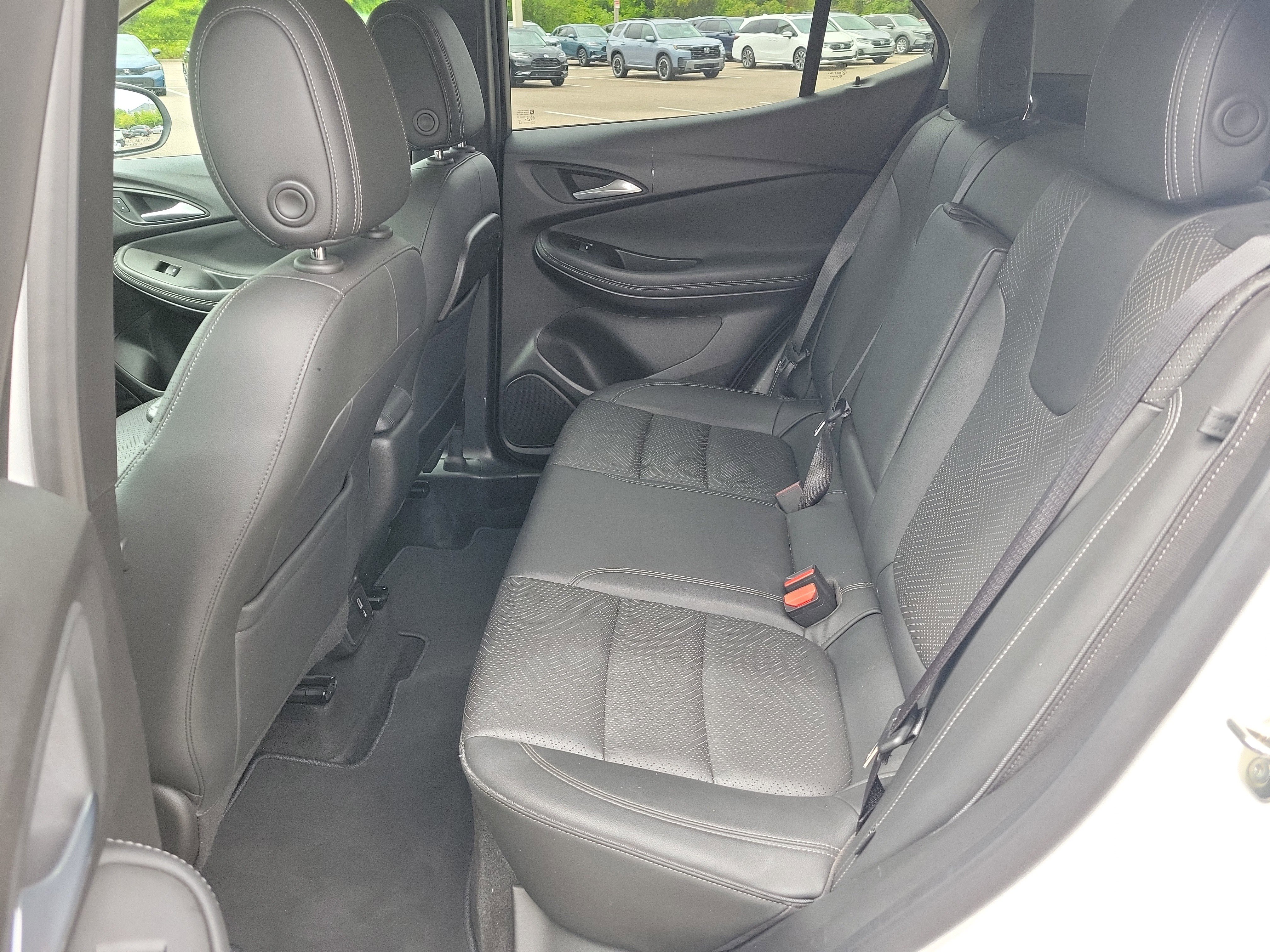 Used 2020 Buick Encore GX Essence w/ Experience Buick Package image 9