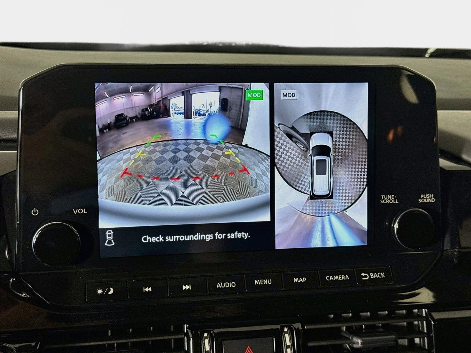 Used 2024 Nissan Pathfinder SL FWD image 16