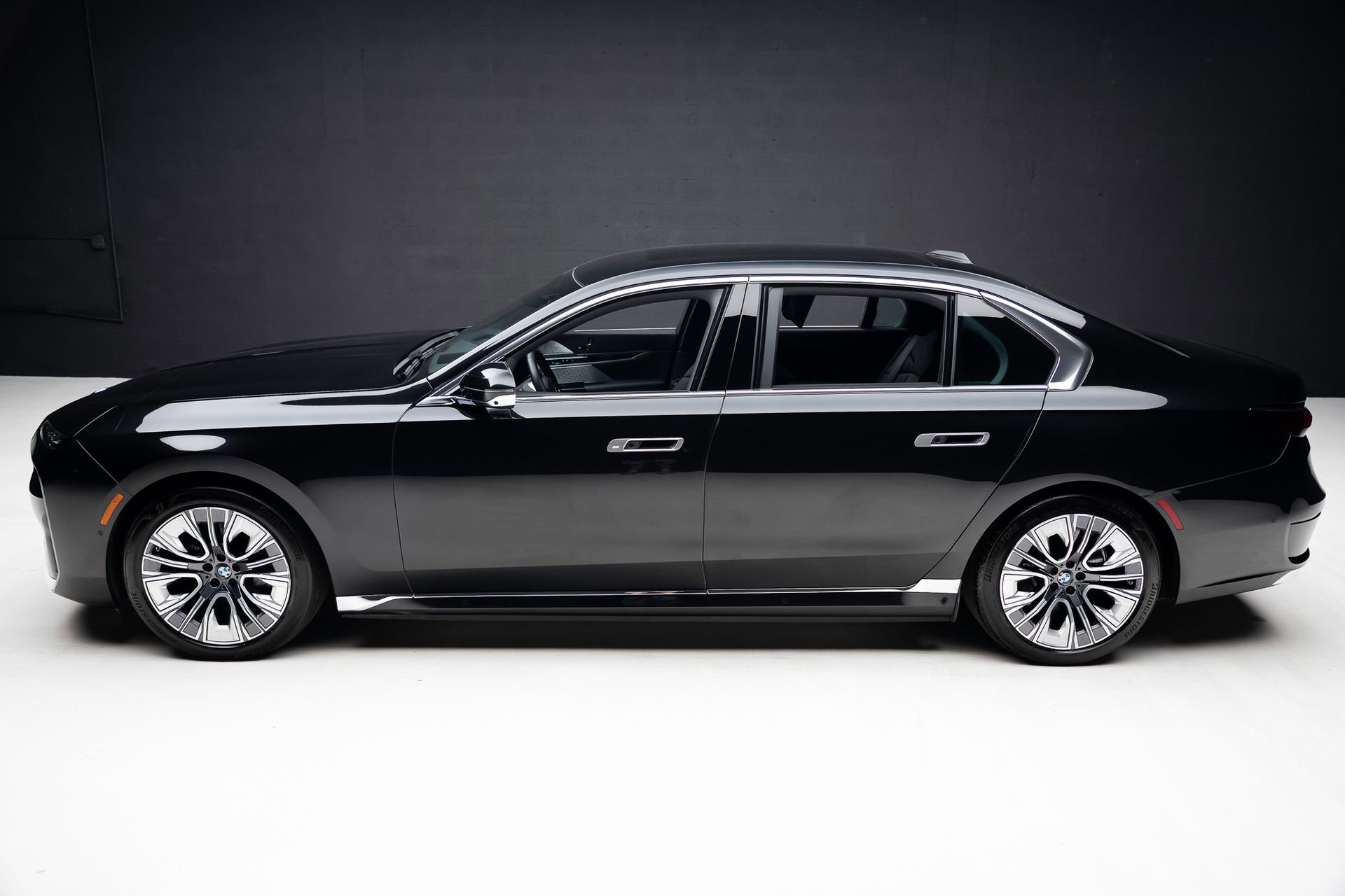 Used 2024 BMW i7 xDrive60 w/ Executive Package image 18