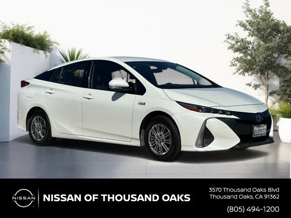 Used 2018 Toyota Prius Prime Premium w/ Preferred Accessory Package FWD image 1