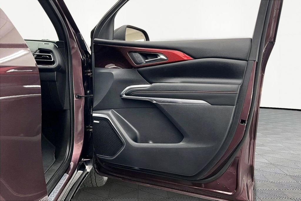 Used 2024 Chevrolet Traverse RS image 24