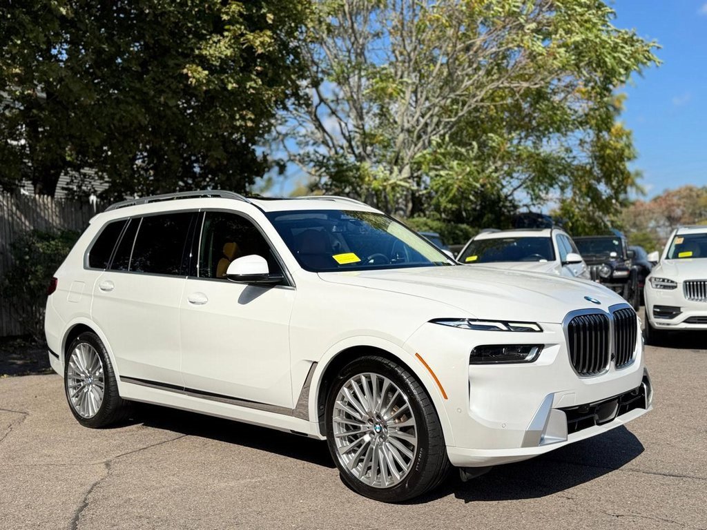 Used 2023 BMW X7 xDrive40i image 8