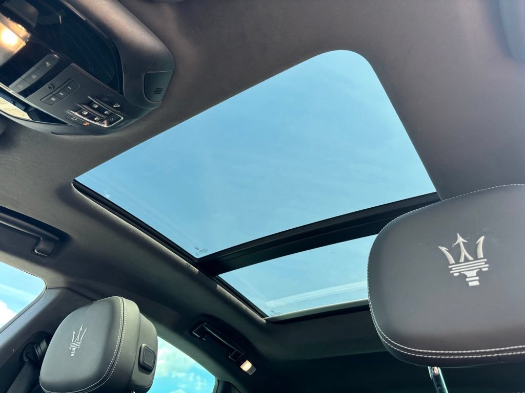 Used 2021 Maserati Levante AWD/4WD image 20