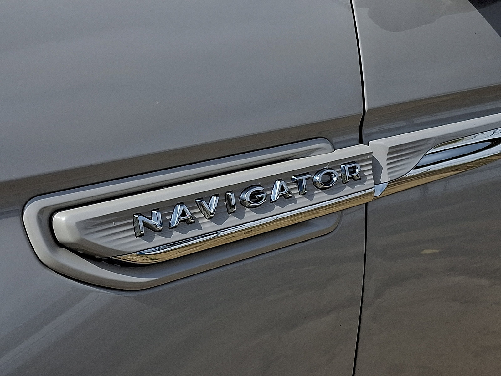 Used 2022 Lincoln Navigator L Reserve w/ Monochromatic Package RWD image 4