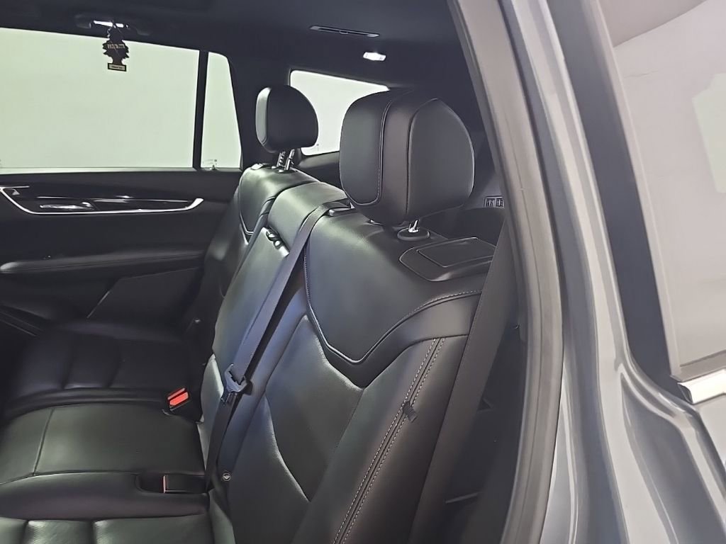Used 2022 Cadillac XT6 Premium Luxury image 9
