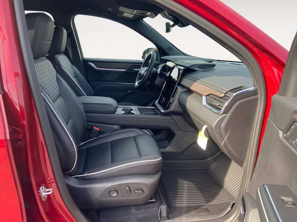 New 2026 GMC Acadia Denali w/ Super Cruise Package FWD image 15