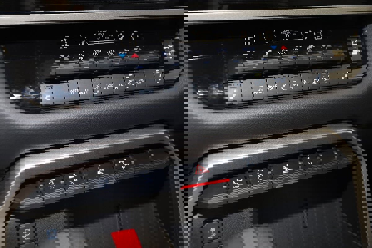 Used 2024 Toyota Sequoia Limited image 35