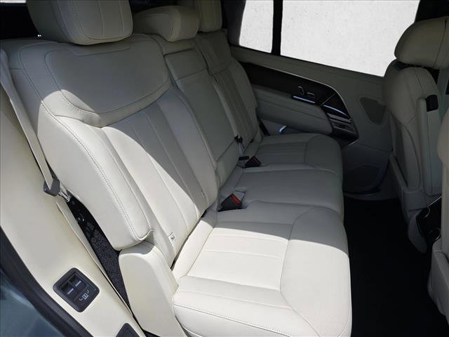 New 2025 Land Rover Range Rover Long Wheelbase SE image 11