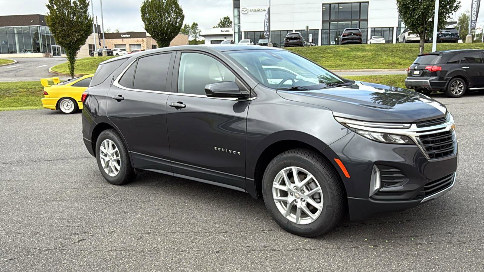 Used 2022 Chevrolet Equinox LT image 2