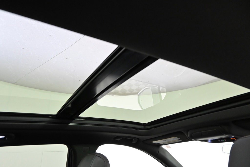 Used 2019 Cadillac XT4 Sport w/ Cold Weather Package image 17