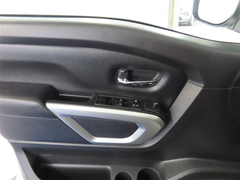 Used 2022 Nissan Titan SV RWD image 15