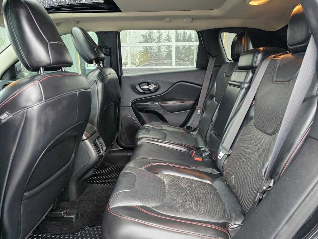 Used 2016 Jeep Cherokee Trailhawk w/ Leather Interior Group image 17