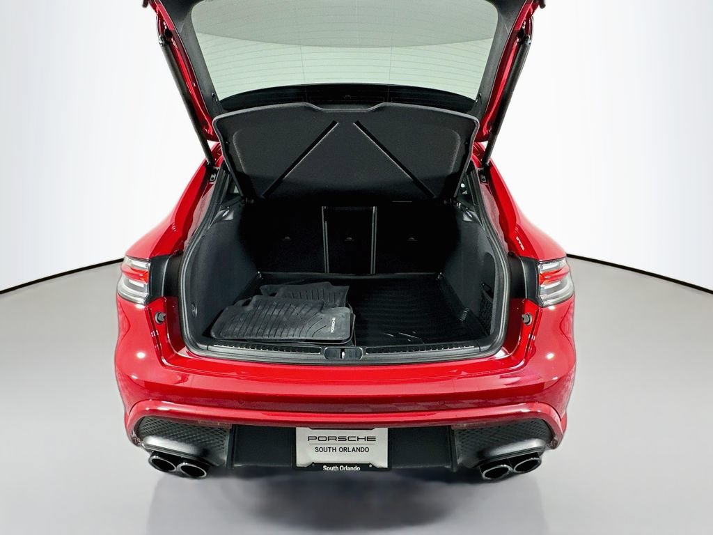 Certified 2023 Porsche Macan AWD/4WD image 28
