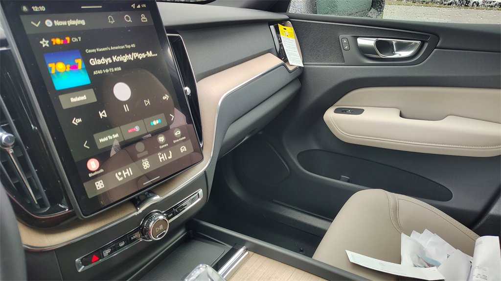 New 2026 Volvo XC60 B5 Plus w/ Climate Package image 23