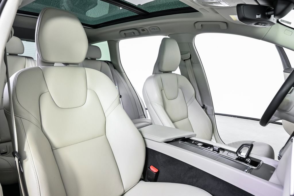 Certified 2025 Volvo V60 B5 Cross Country Plus image 24