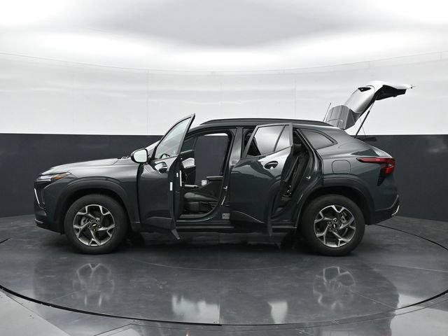 Used 2025 Chevrolet Trax LT w/ LT Convenience Package FWD image 47