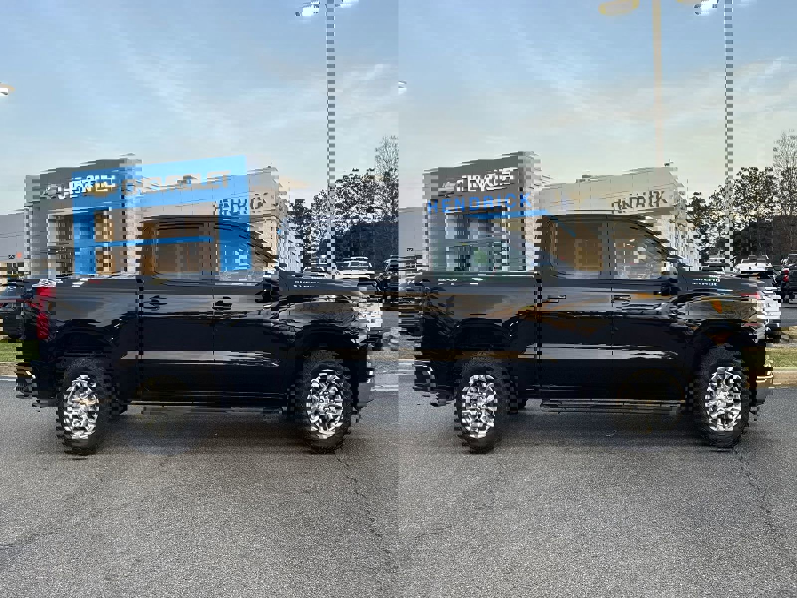 Used 2023 Chevrolet Silverado 1500 LT image 11