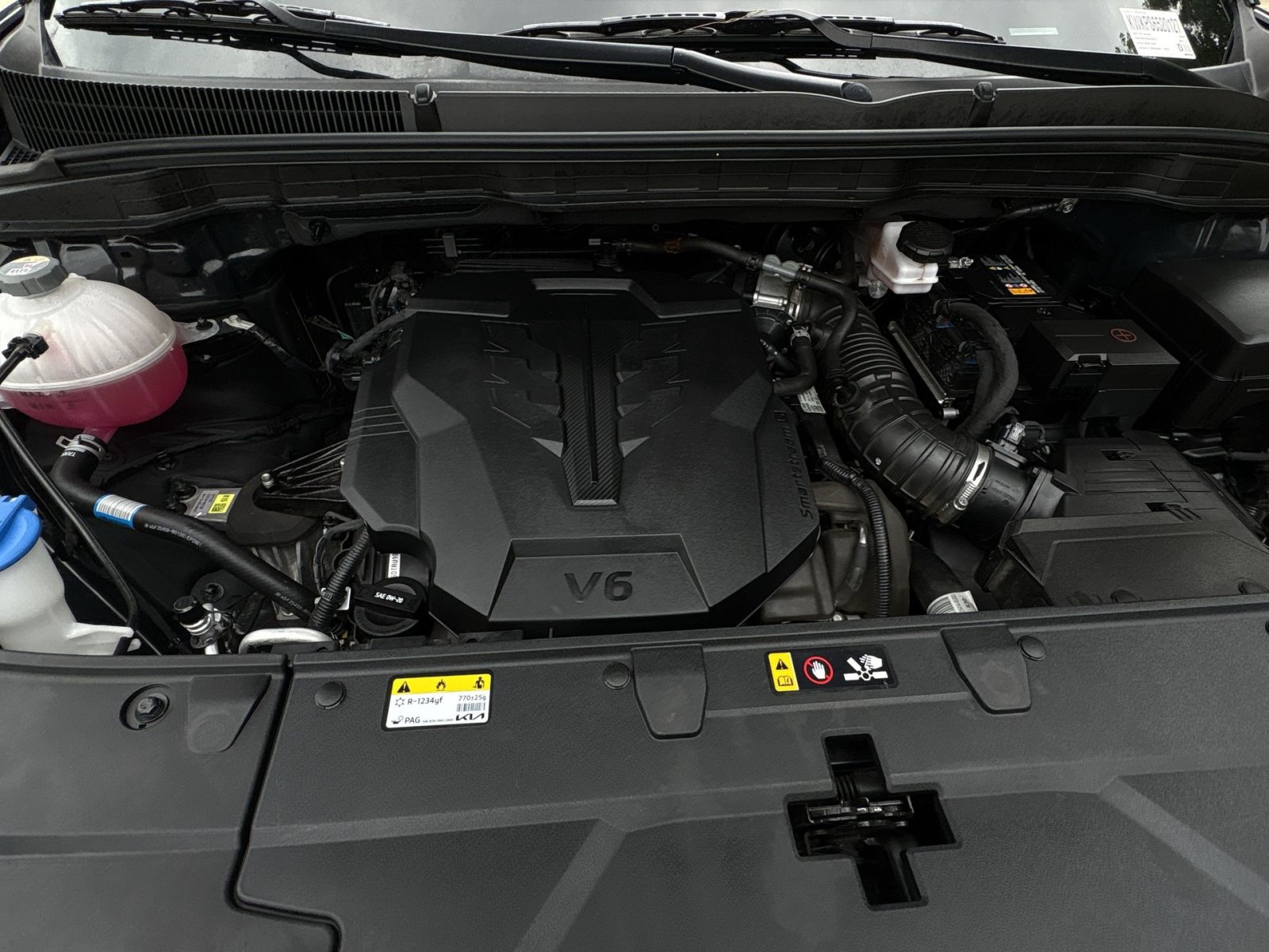 Used 2025 Kia Carnival FWD image 38