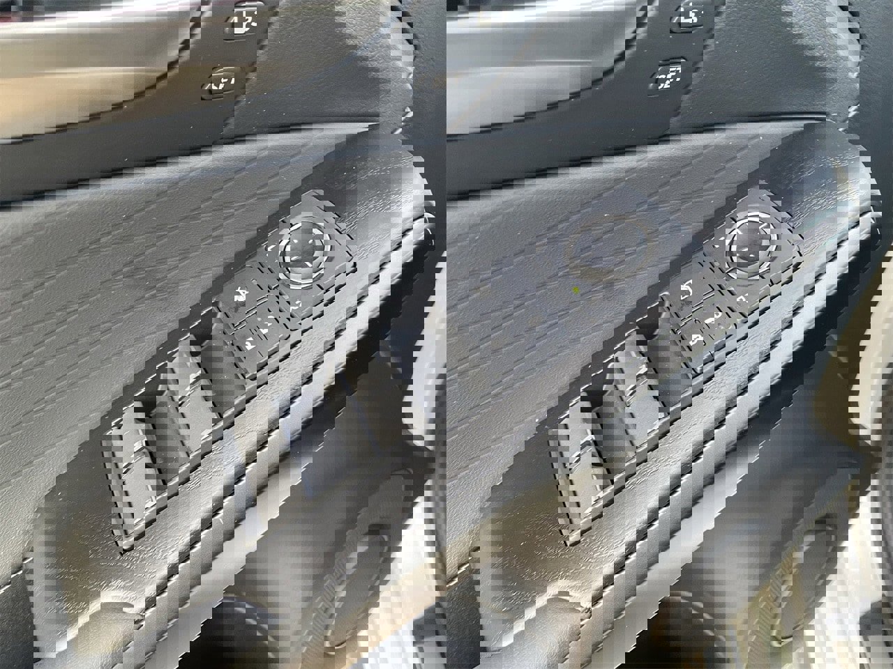 Used 2024 Lexus IS 300 w/ Premium Package image 23