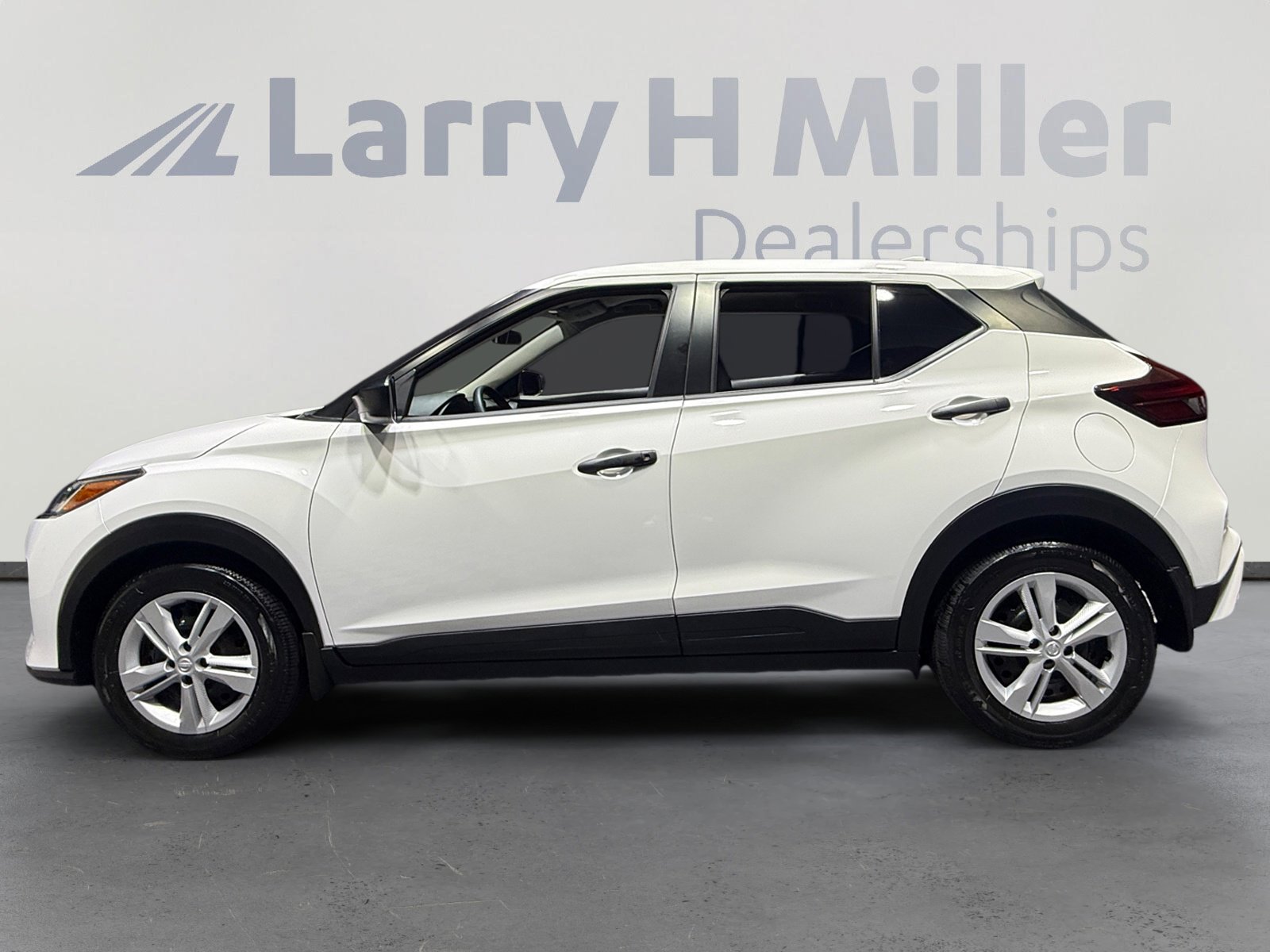 Certified 2025 Nissan Kicks Play S FWD image 2