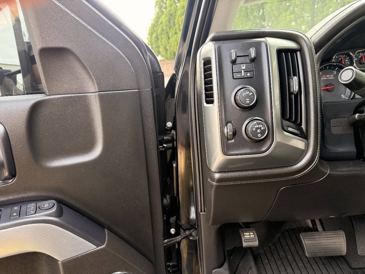 Used 2019 Chevrolet Silverado 2500 LTZ w/ Duramax Plus Package AWD/4WD image 12