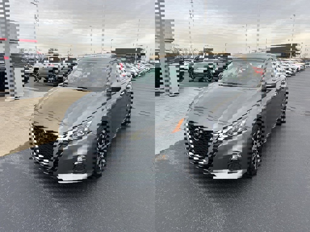 Used 2022 Nissan Altima 2.5 SV