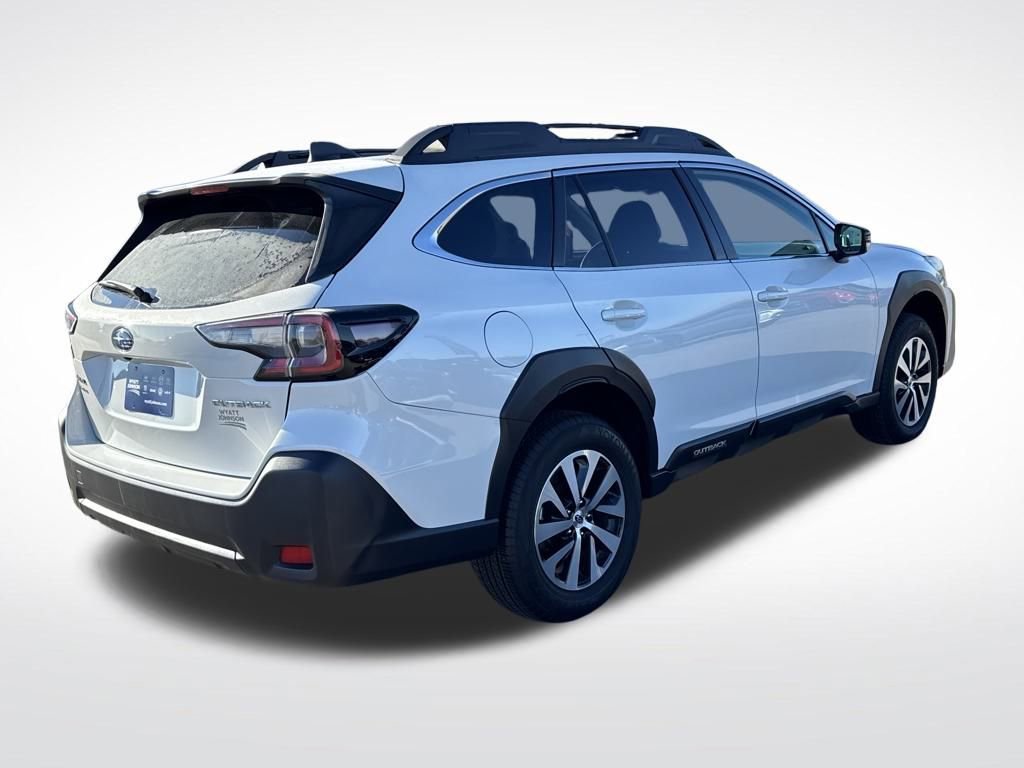 Used 2025 Subaru Outback Premium image 6