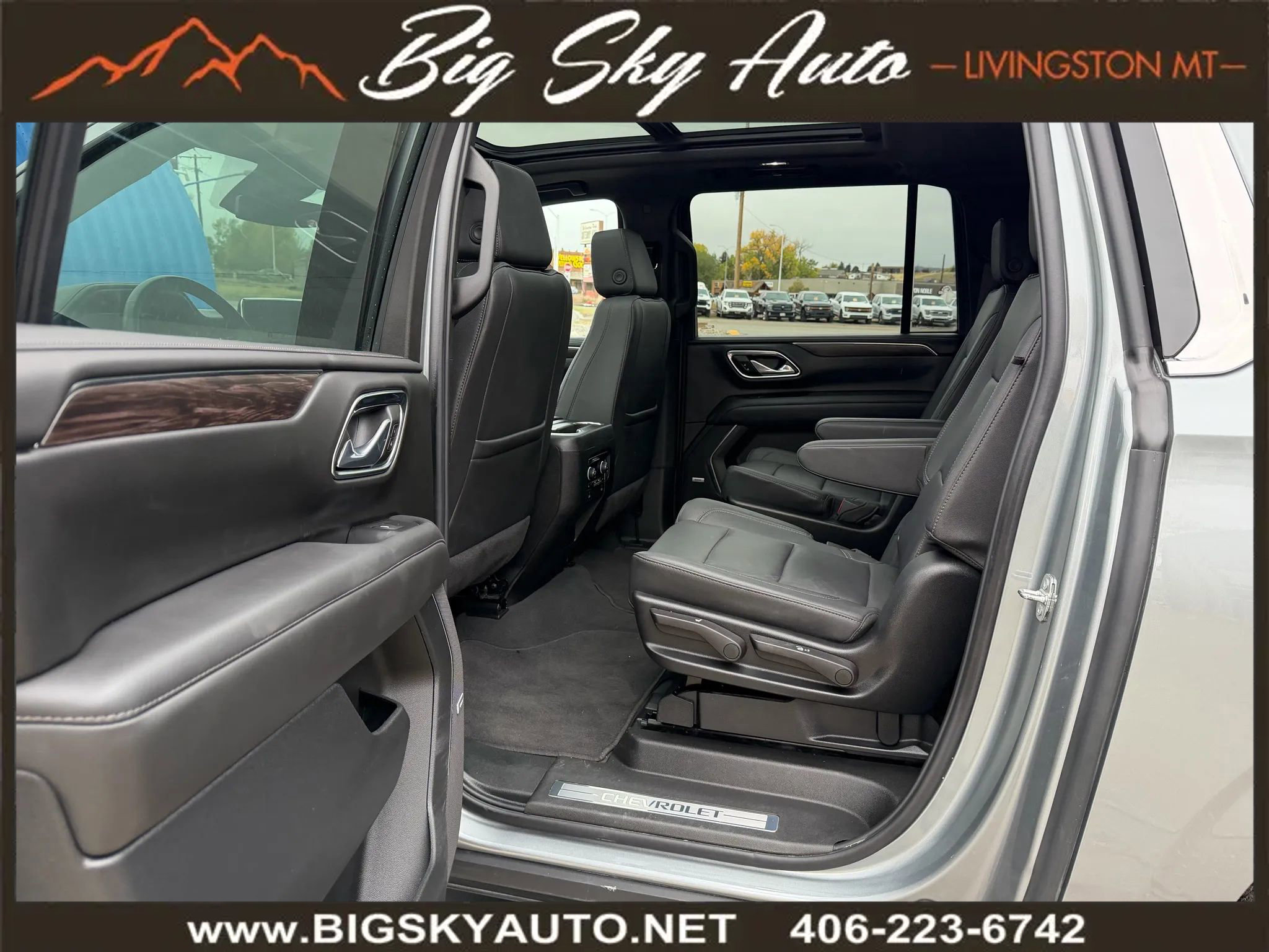 Used 2024 Chevrolet Suburban LT image 18