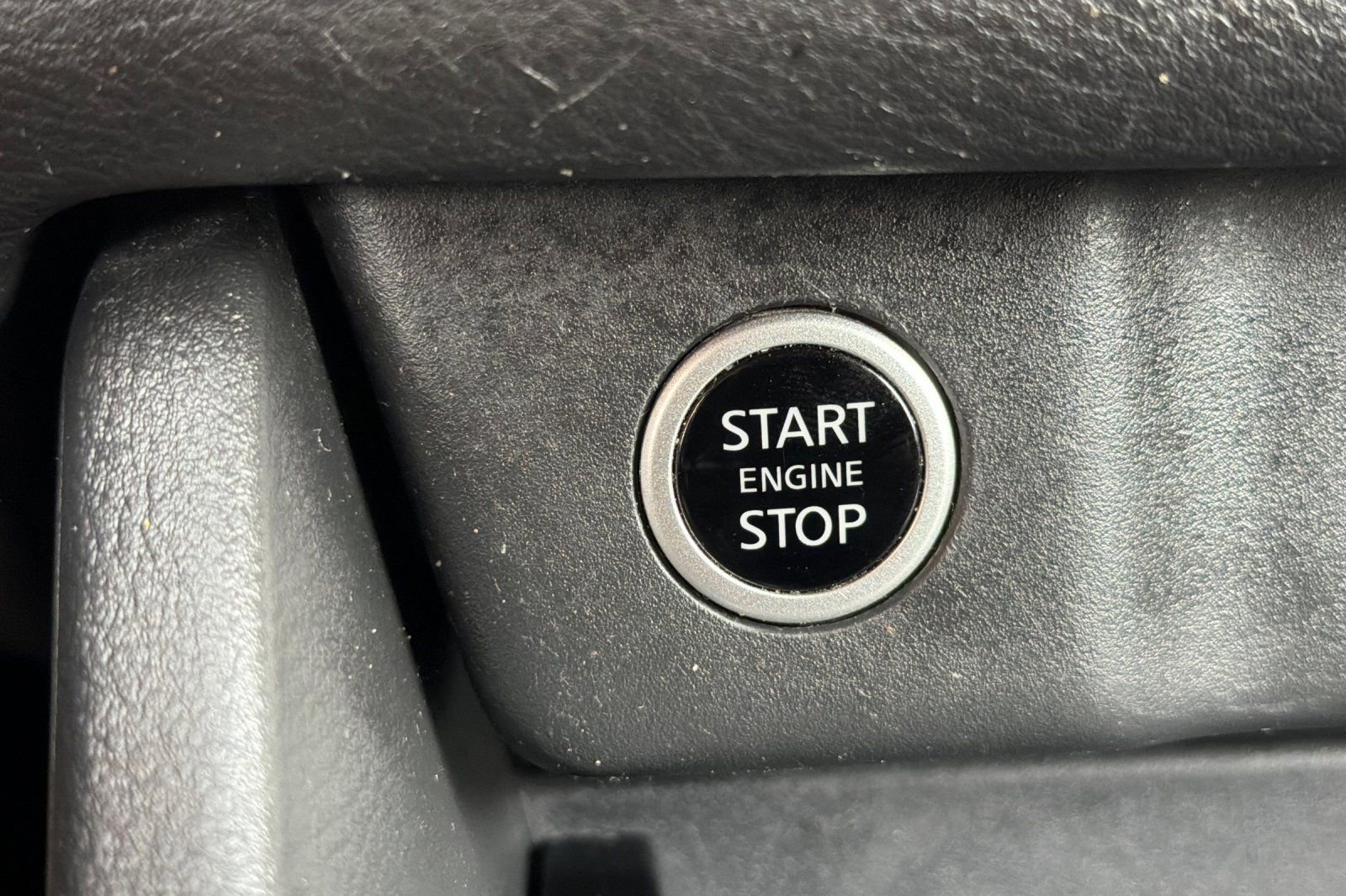 Used 2023 Nissan Rogue SV image 22