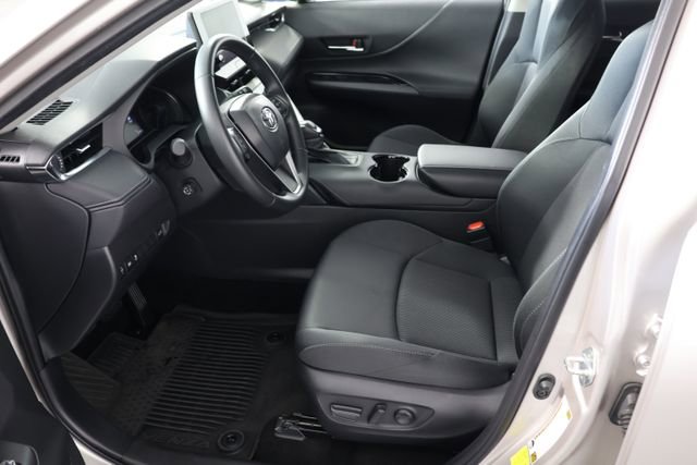 Used 2024 Toyota Venza LE image 18