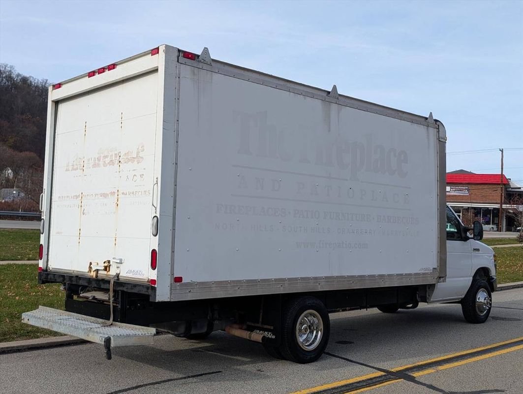 Used 2017 Ford E-450 and Econoline 450 Super Duty RWD image 5
