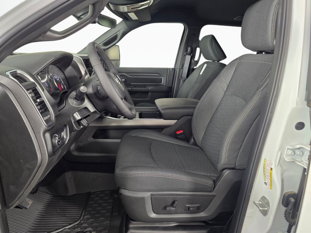 New 2026 RAM 3500 Big Horn AWD/4WD image 19