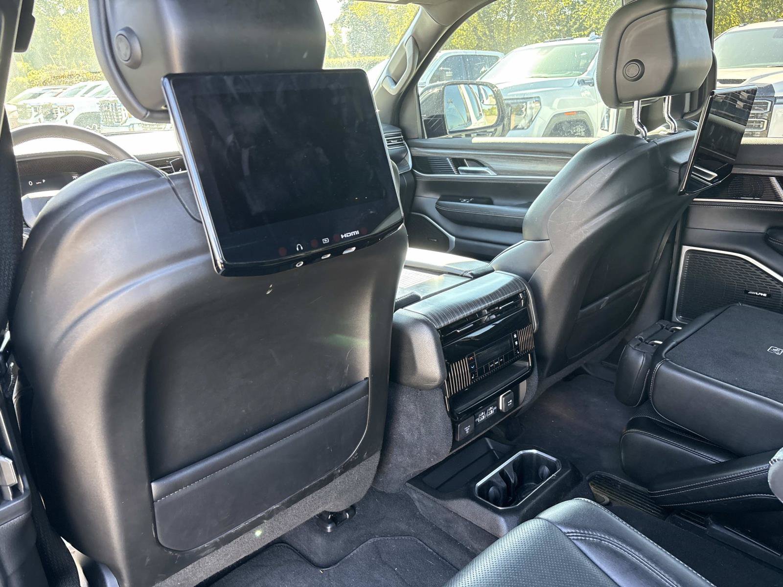 Used 2024 Jeep Wagoneer Series II w/ Rear Seat Video Group 1 AWD/4WD image 31