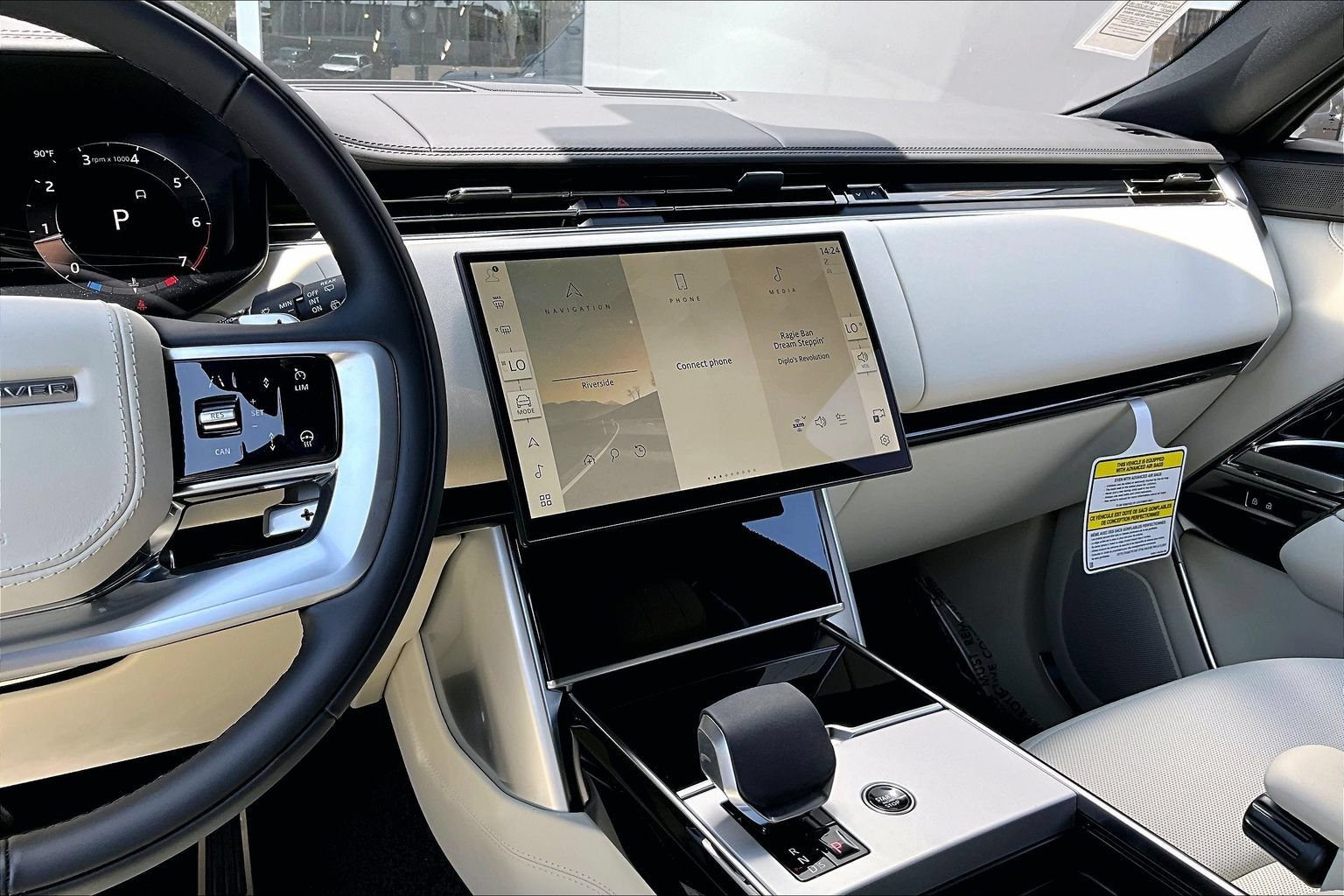 New 2026 Land Rover Range Rover Long Wheelbase SE AWD/4WD image 7