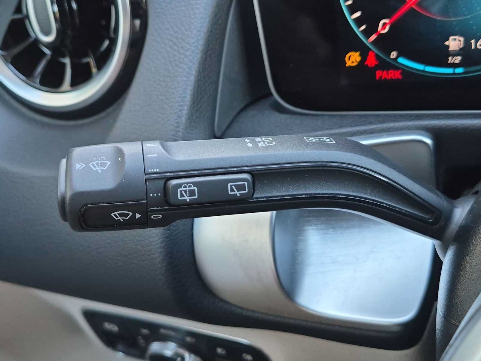 Used 2021 Mercedes-Benz GLB 250 4MATIC image 29