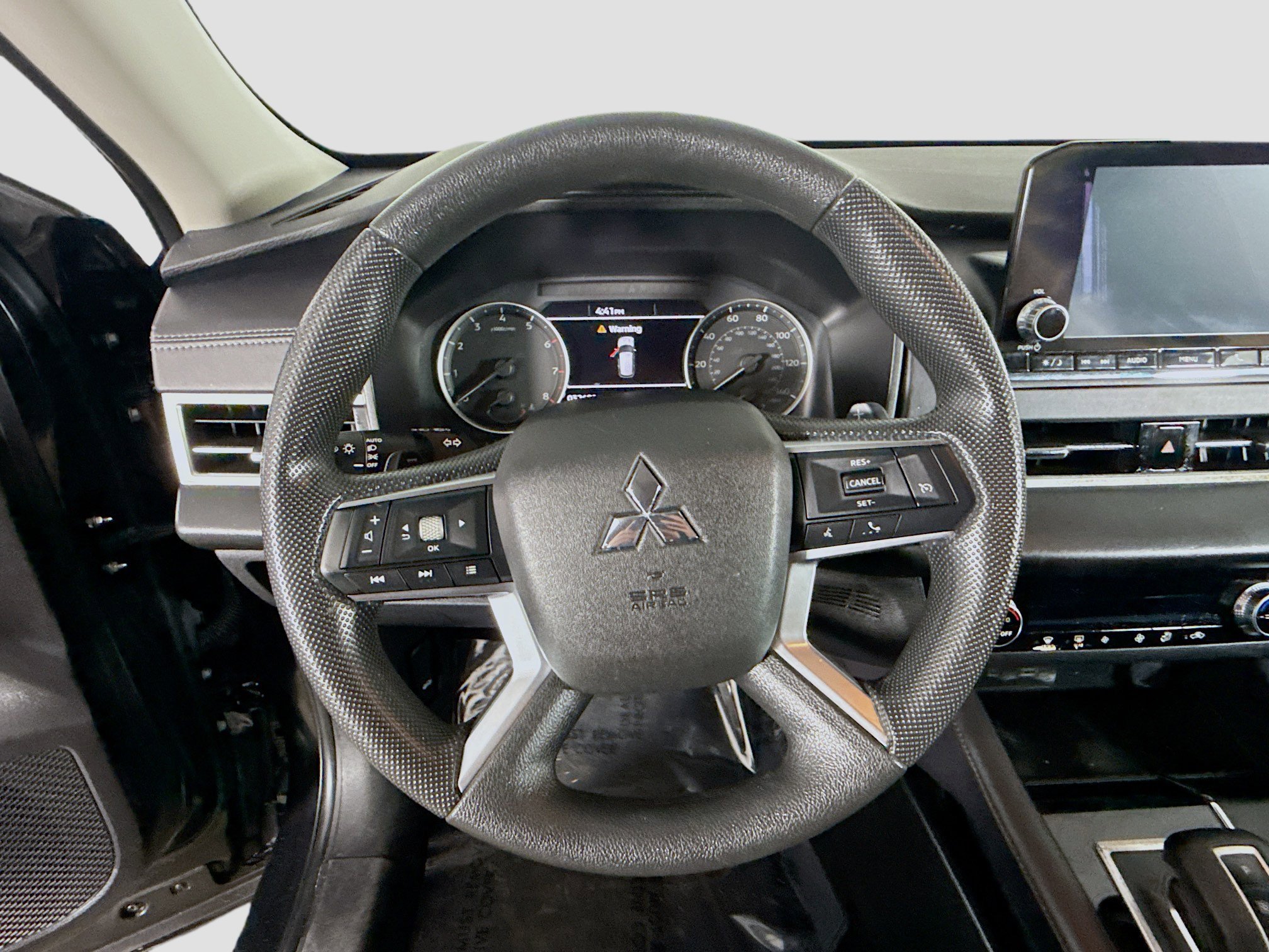 Used 2024 Mitsubishi Outlander ES image 13