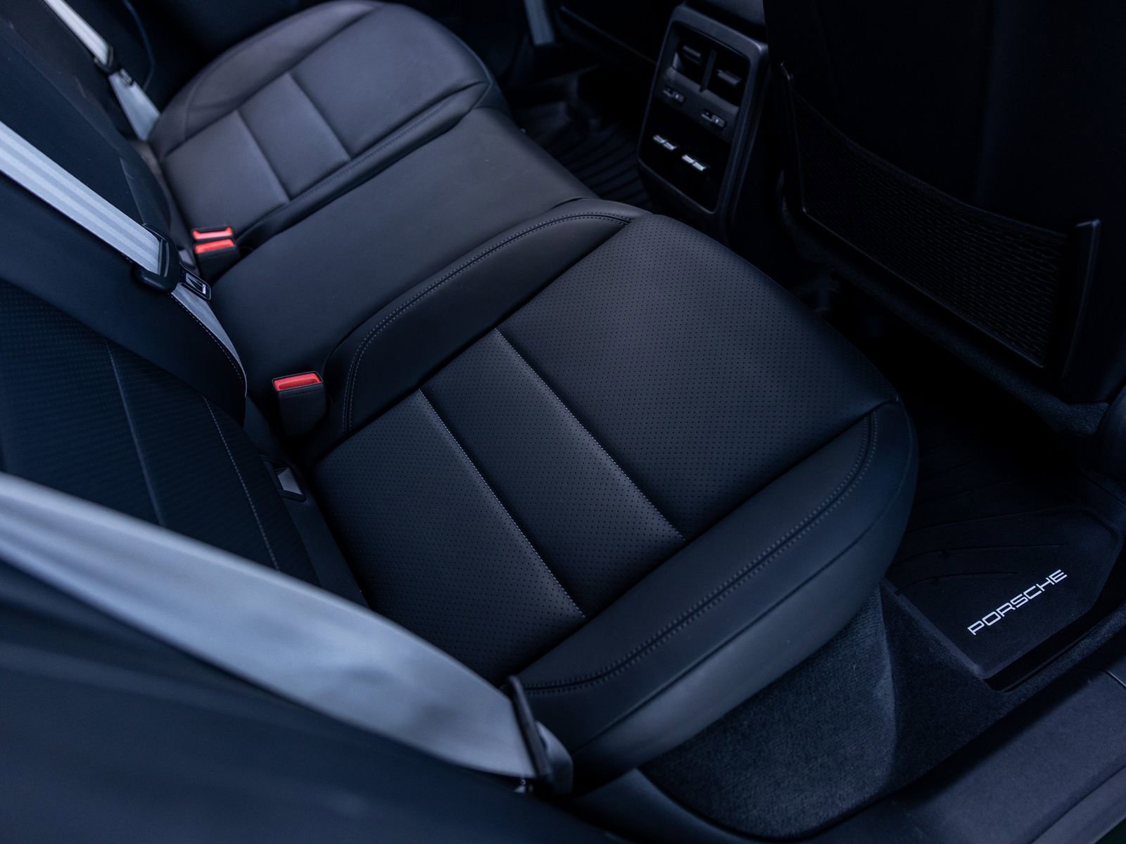 Certified 2025 Porsche Macan Electric RWD image 47