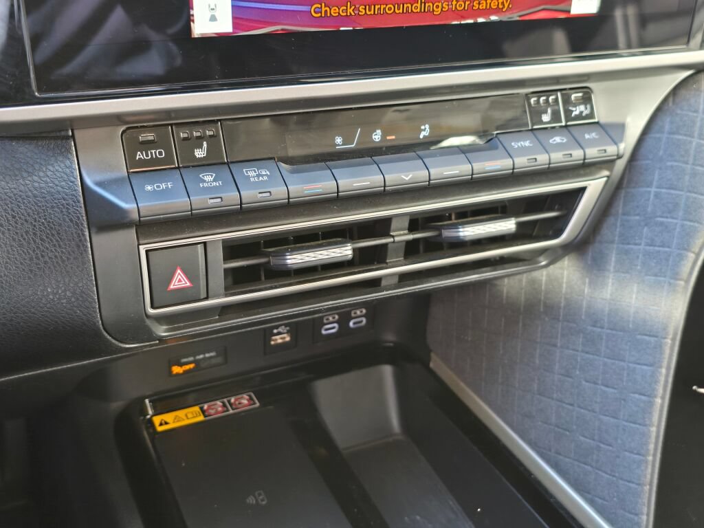 Used 2025 Toyota Camry XLE FWD image 31
