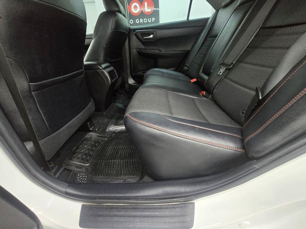 Used 2017 Toyota Camry SE w/ Moonroof Package FWD image 15