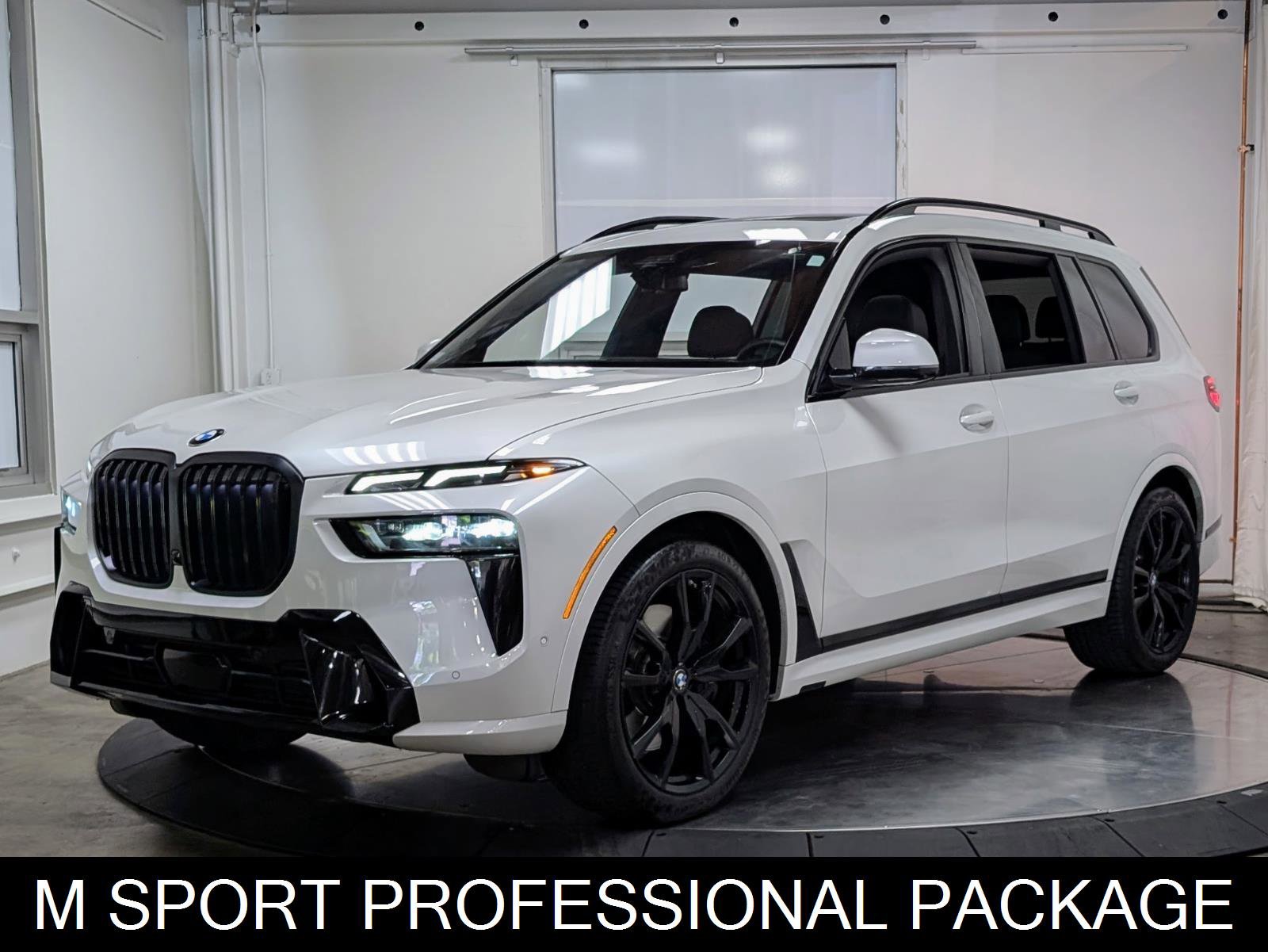 Used 2023 BMW X7 xDrive40i w/ M Sport Package image 4