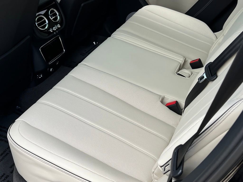 Used 2025 Bentley Bentayga image 19