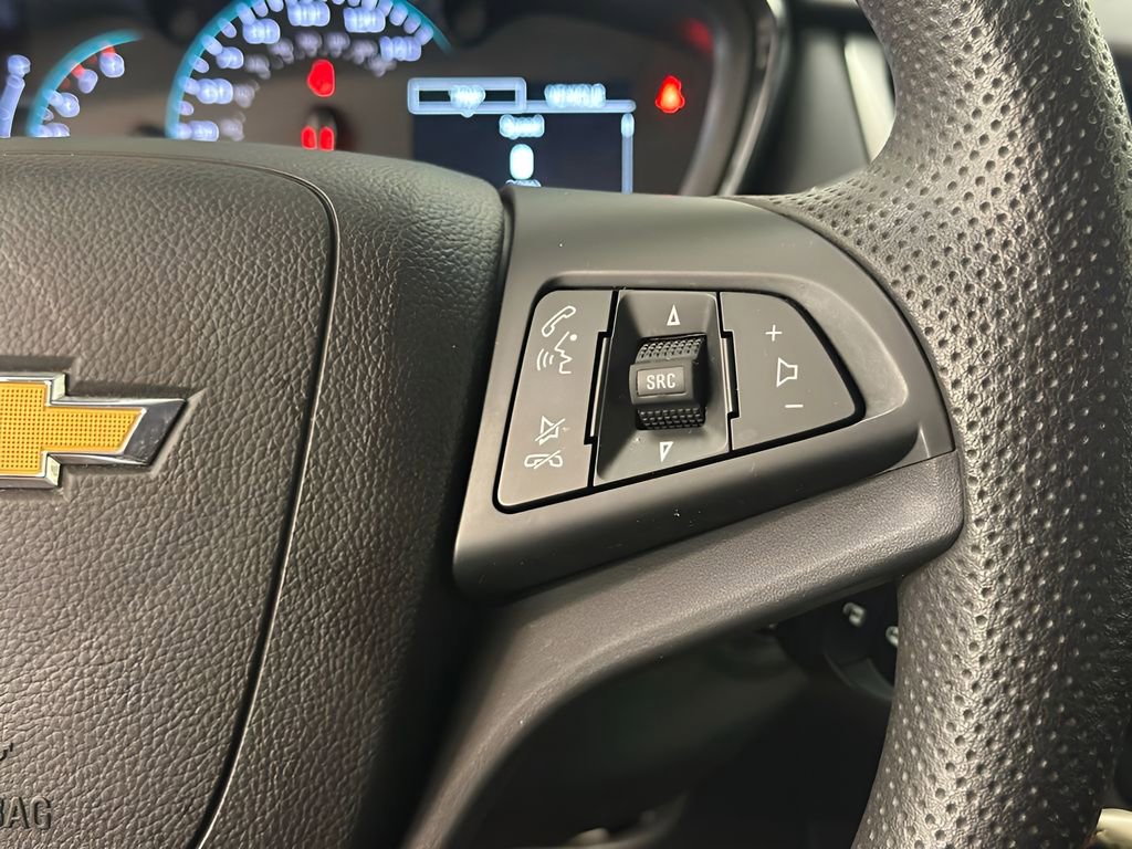 Certified 2022 Chevrolet Trax LS w/ Tint and Cruise Package image 17