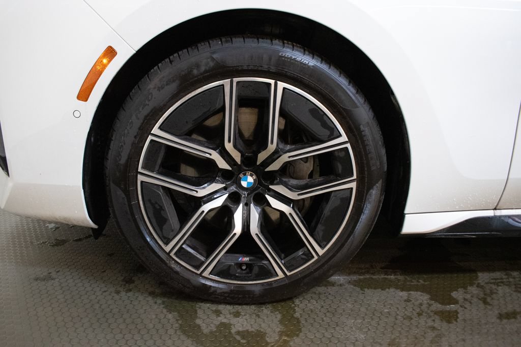Certified 2026 BMW 740i xDrive AWD/4WD image 9