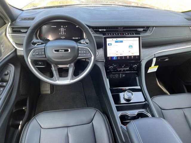 New 2025 Jeep Grand Cherokee Limited image 18
