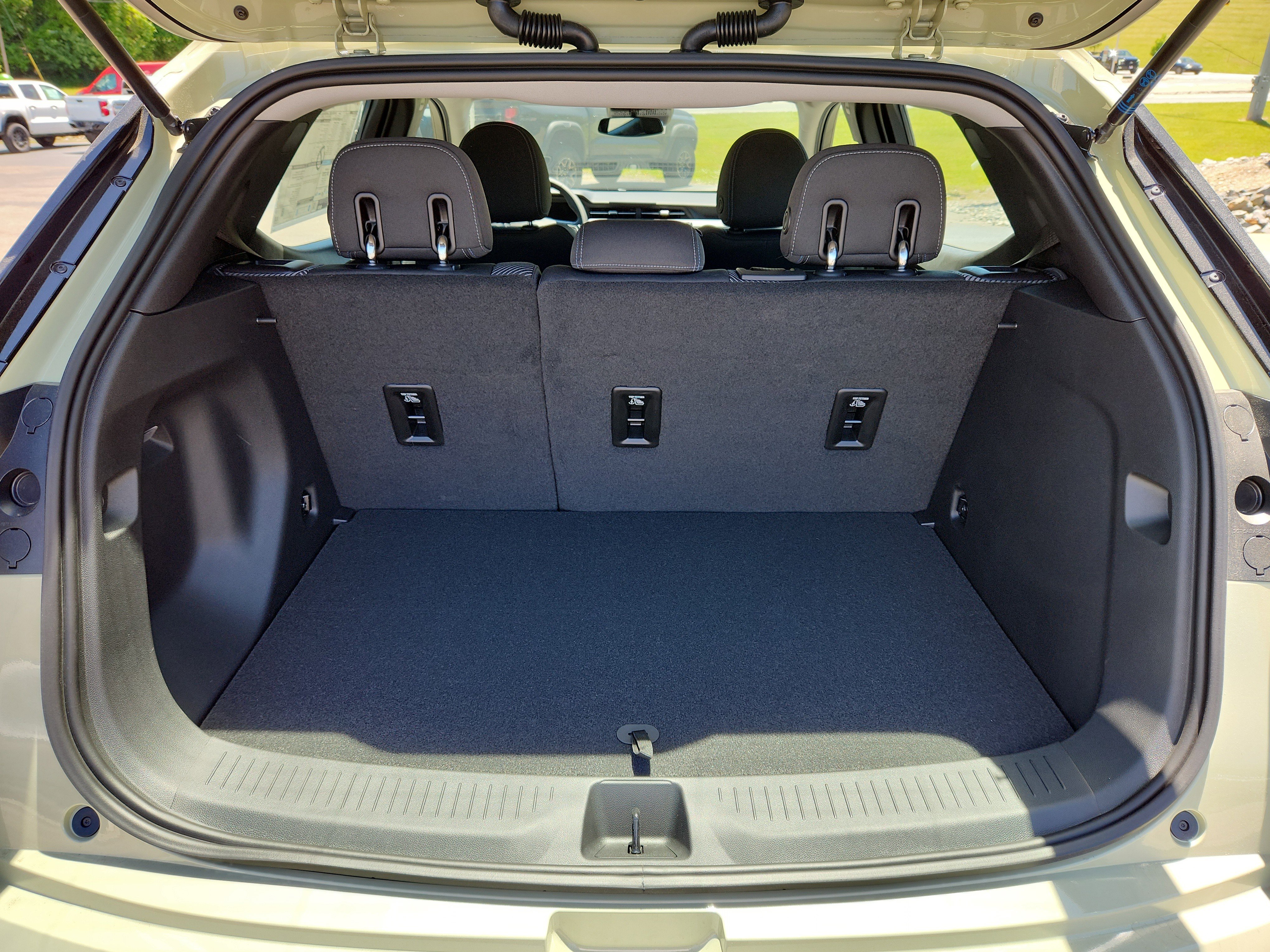 New 2027 Chevrolet Bolt LT w/ Comfort Package FWD image 20