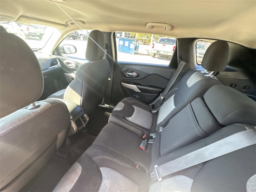 Used 2017 Jeep Cherokee Sport image 11