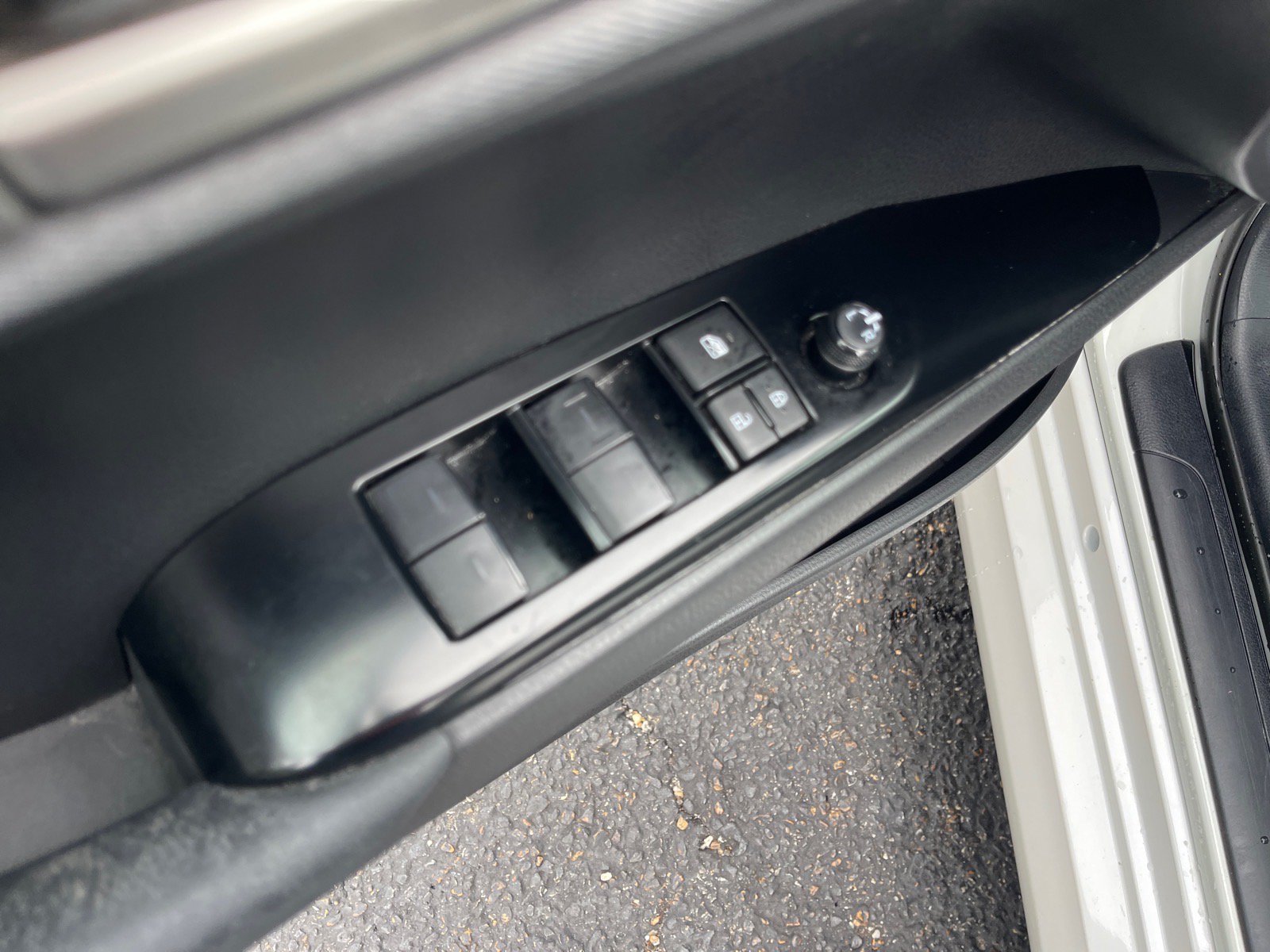 Used 2025 Toyota Camry LE FWD image 8