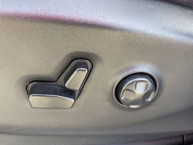 Used 2023 Chrysler Pacifica Touring-L image 24